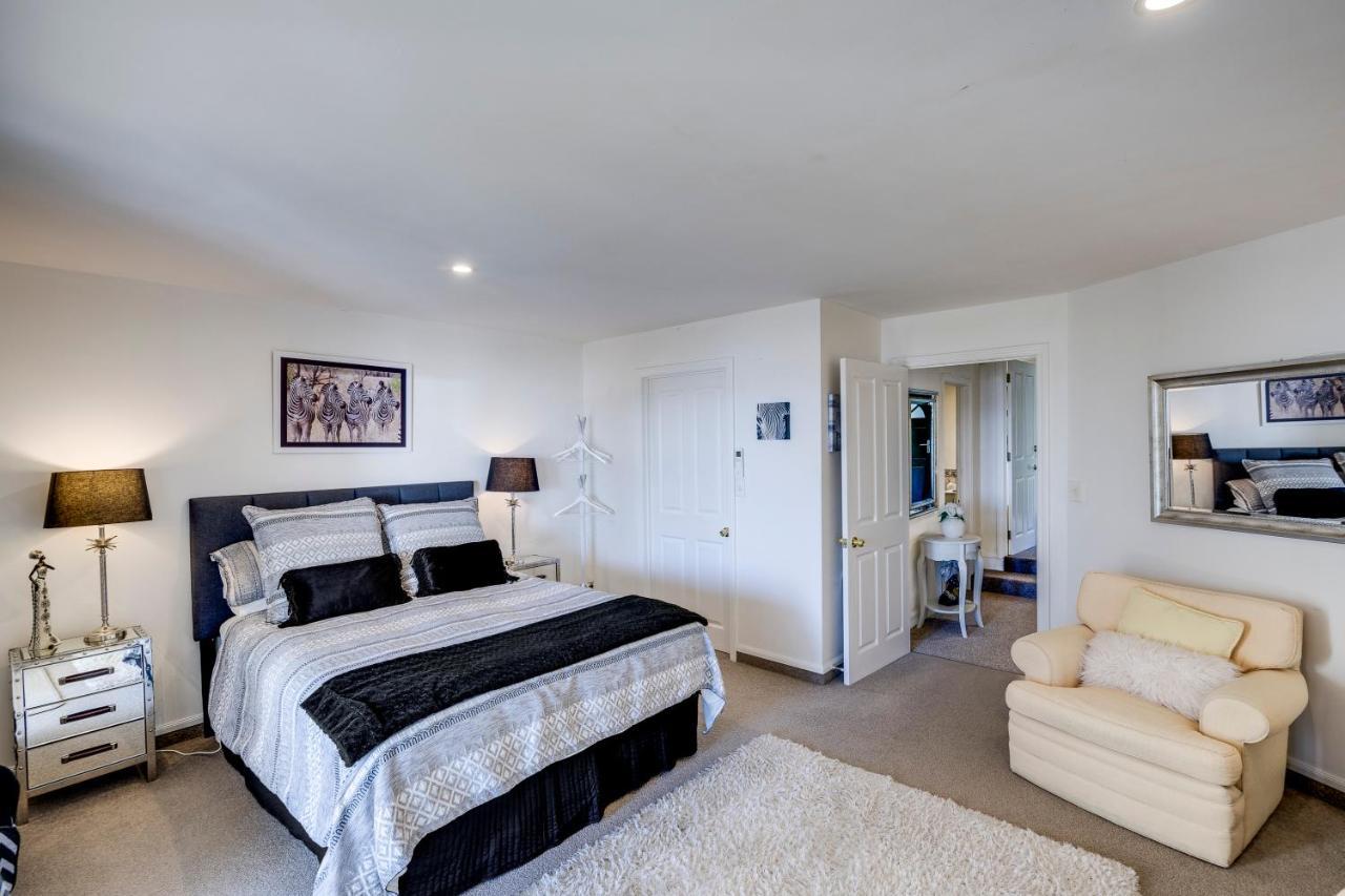 Maison Blue - Chic Garden Apartment เนเปียร์ ภายนอก รูปภาพ