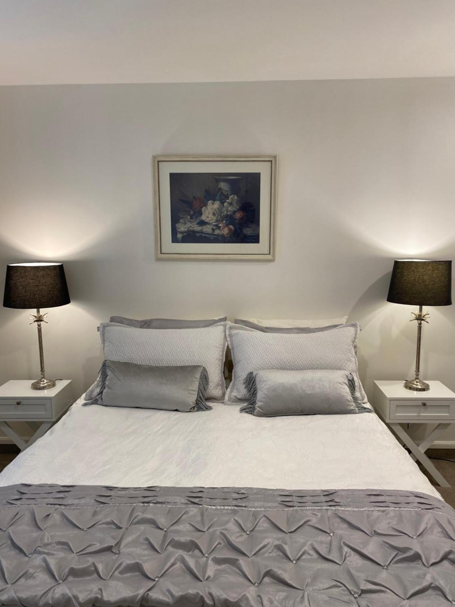 Maison Blue - Chic Garden Apartment เนเปียร์ ภายนอก รูปภาพ