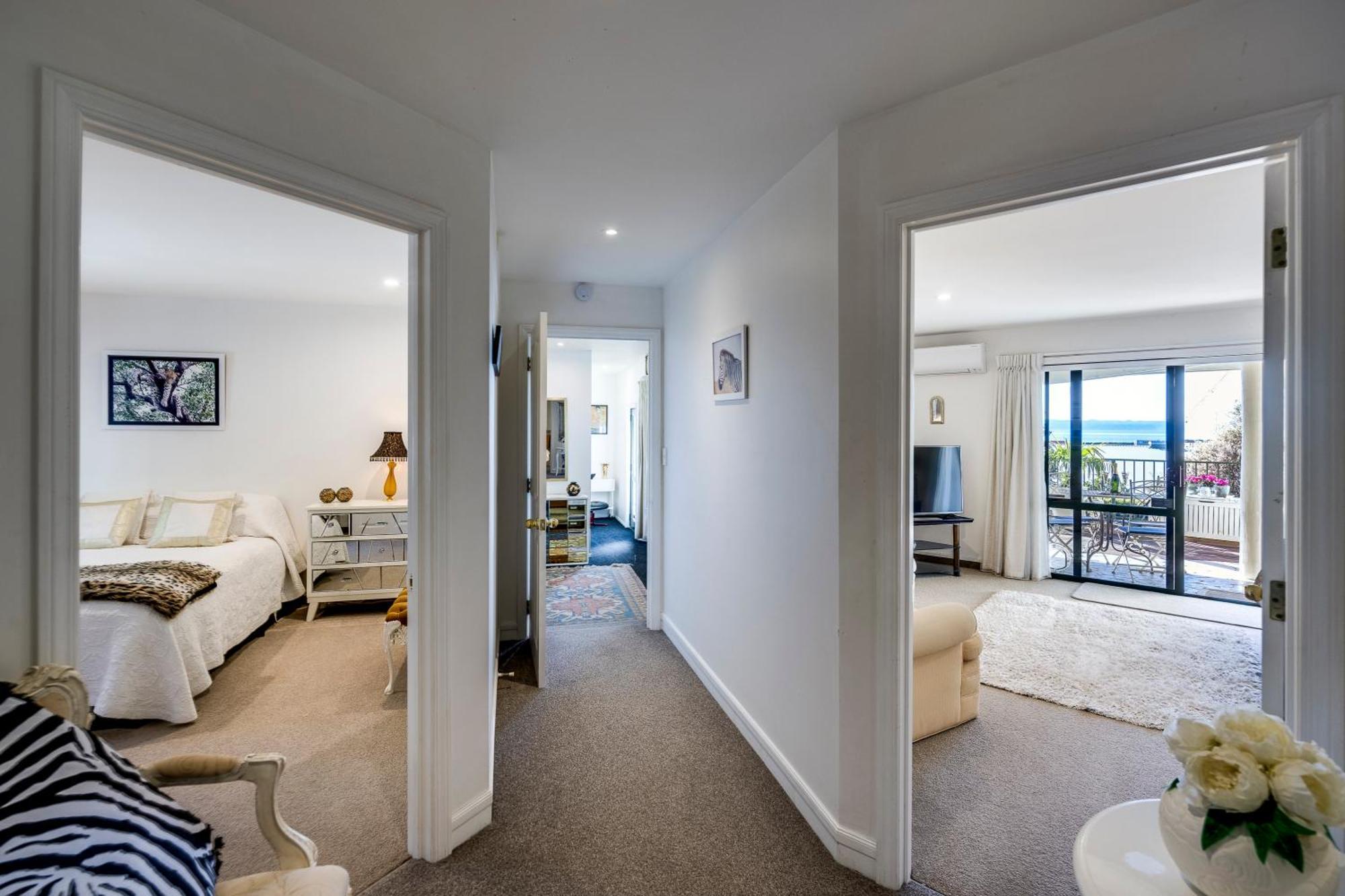 Maison Blue - Chic Garden Apartment เนเปียร์ ภายนอก รูปภาพ