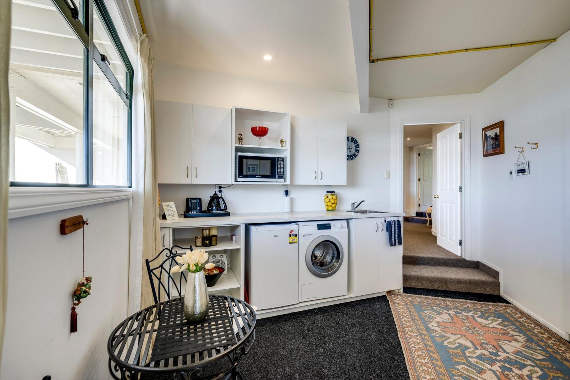 Maison Blue - Chic Garden Apartment เนเปียร์ ภายนอก รูปภาพ