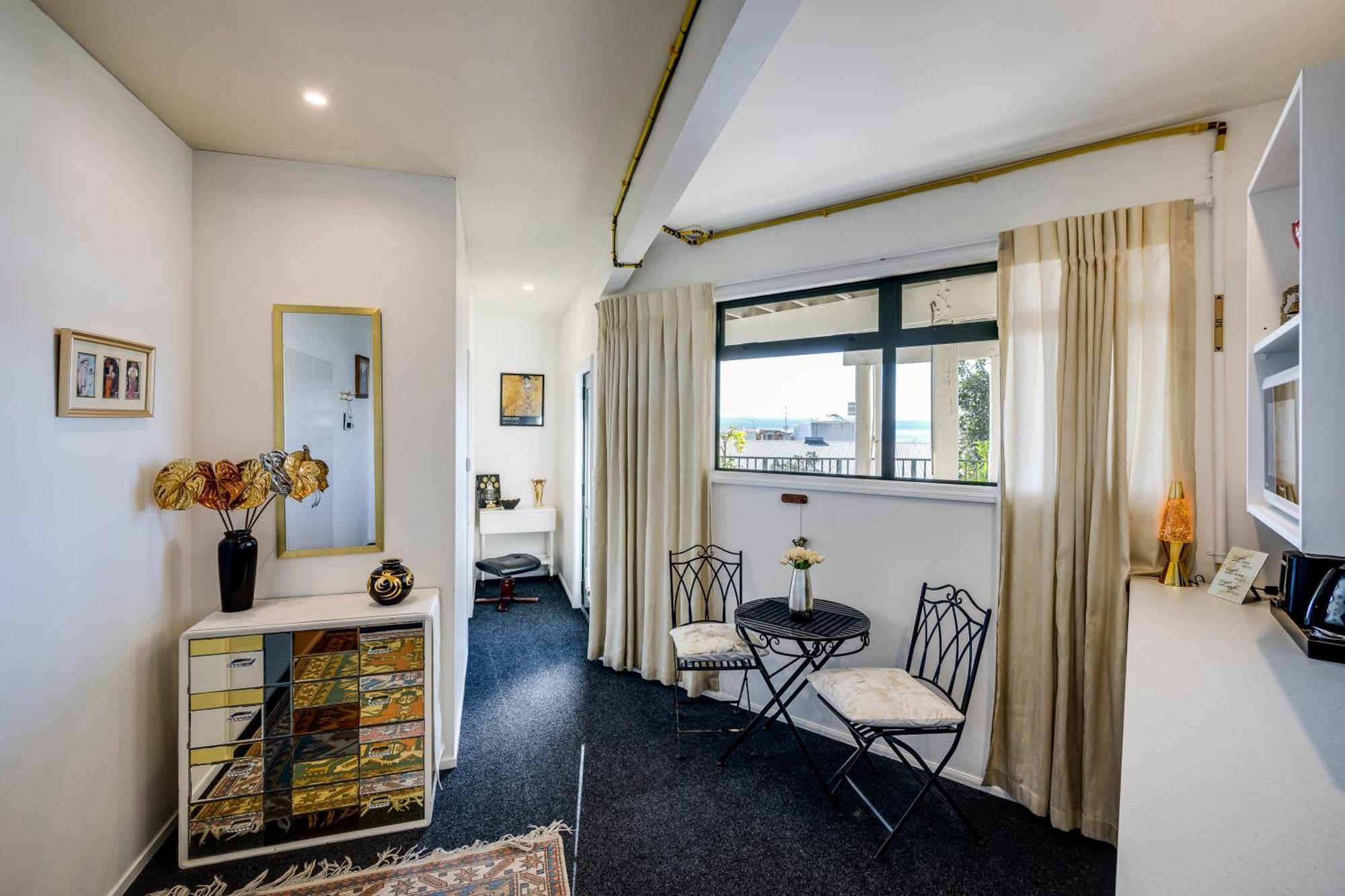 Maison Blue - Chic Garden Apartment เนเปียร์ ภายนอก รูปภาพ